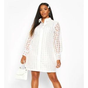 BOOHOO Checkered white T-shirt dress. US 18